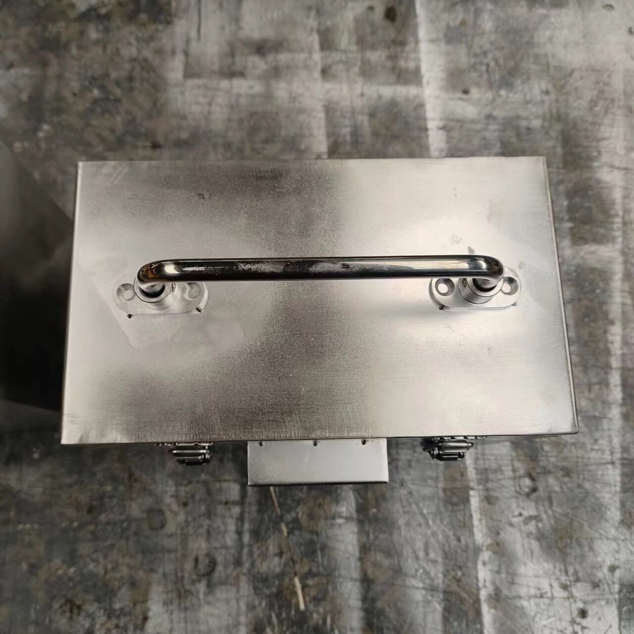 济宁铅箱：辐射安全的坚固堡垒